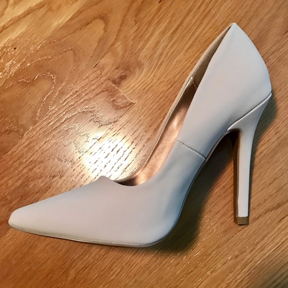 Charlotte Russe Nude Stiletto Heels - Size 7 - Picture 3 of 6